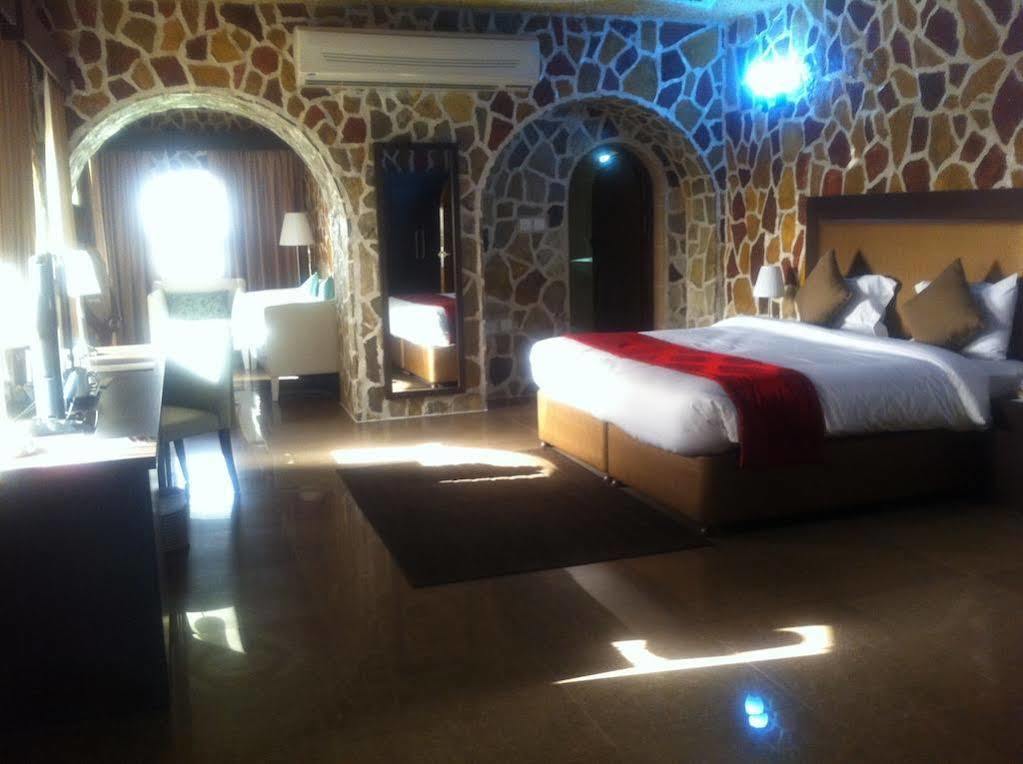 Mahadha Hotel Wadiyayn ภายนอก รูปภาพ